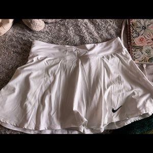 Nike standard fit skirt